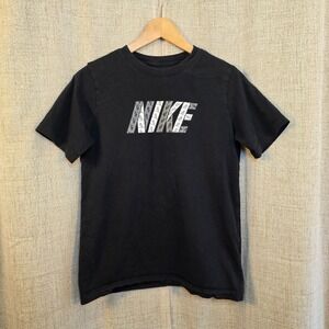 The Nike Tee Black Graphic Gray/White Logo Youth Boys T-Shirt XL Casual Sports